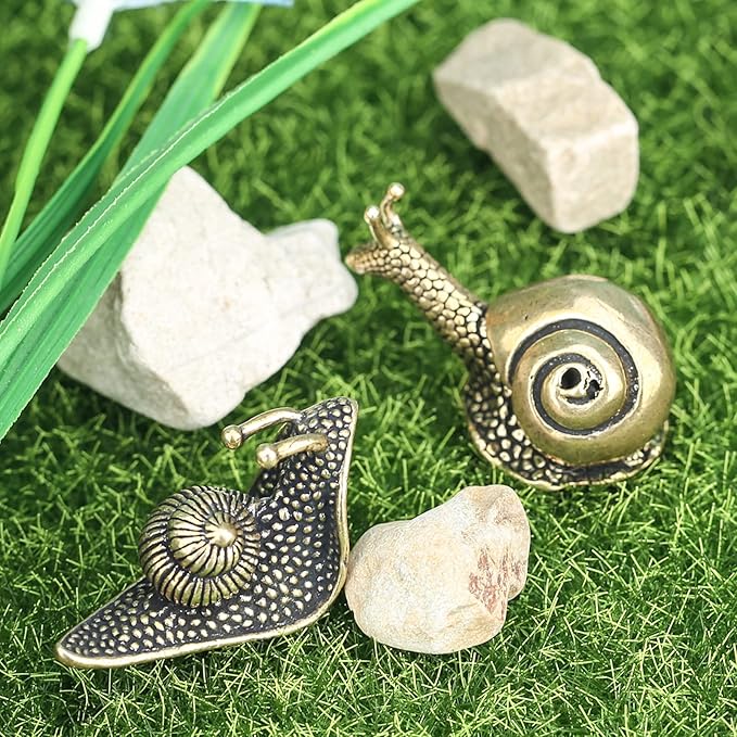 2pcs Snail decor Outdoor pond Garden snail figurine Brass Snail With feng shui decorative effect The meaning of the snail walk slowly and have a safe journey,Suitable for computer desk decoration