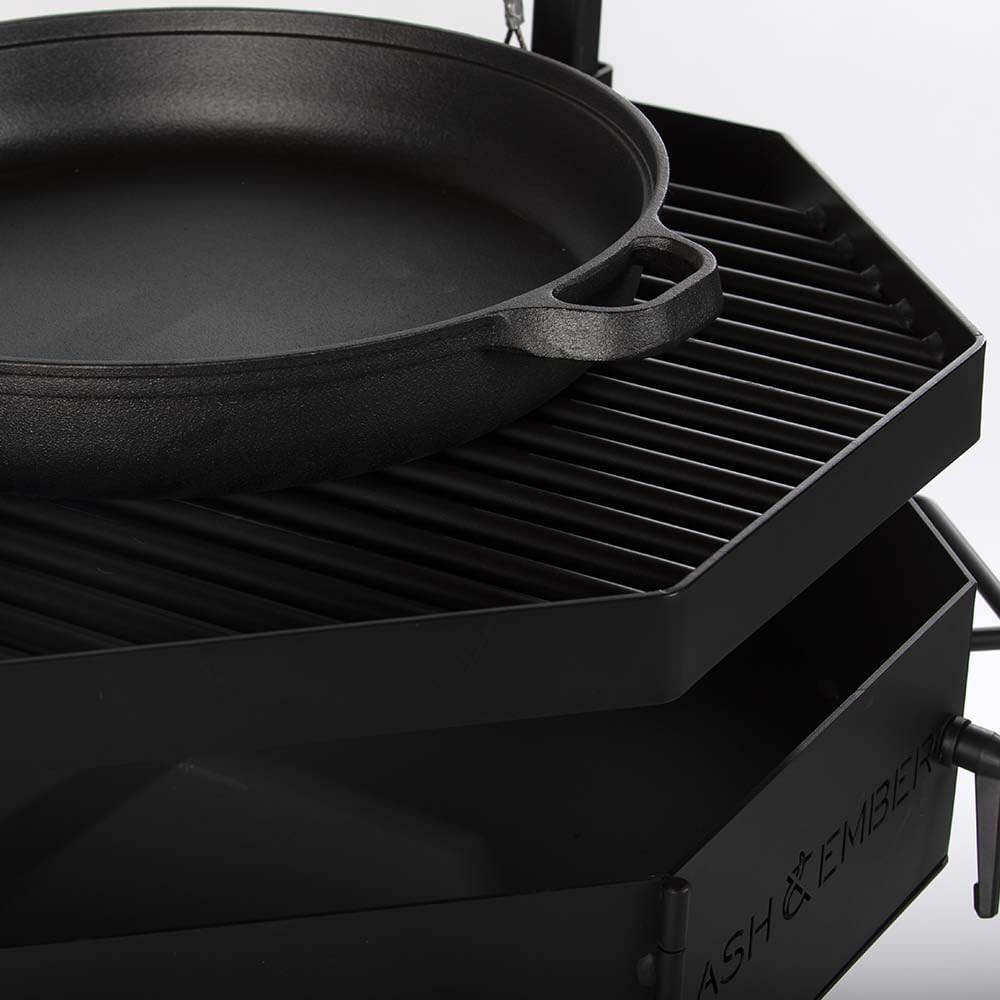 TITAN GREAT OUTDOORS Ash & Ember Santa Maria Grill, Argentine Style Open Fire Grill, Adjustable Cooking Grate with Flywheel, BBQ Grill Comes with Cast Iron Skillet