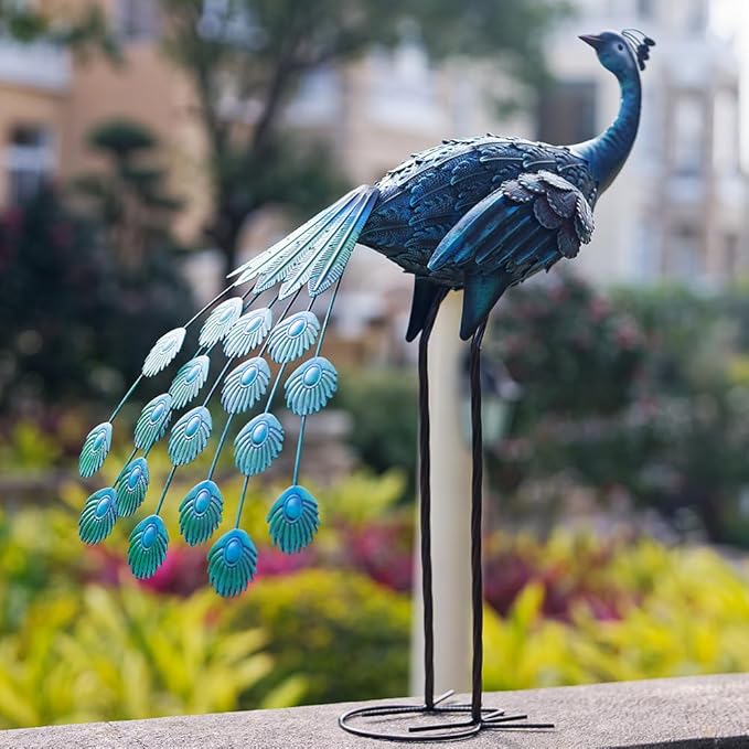 VEWOGARDEN Peacock Outdoor Garden Sculptures & Statues Metal Peacock Yard Art for Lawn Patio Pool Outside Decorations
