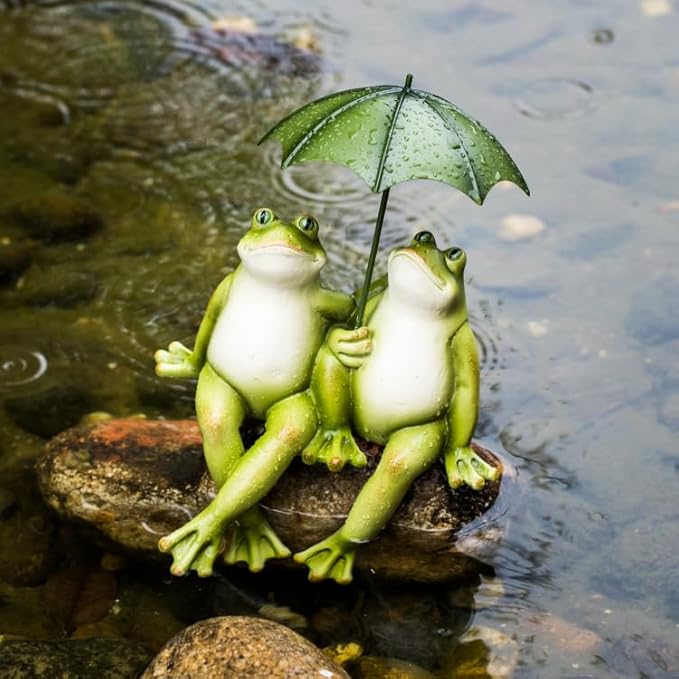 Couple Frogs Outdoor Statue - Frogs Decor Resin Happy Couple Hold an Umbrella Garden Statue Frog Garden Décor for Patio Yard Lawn Porch Gardening Décor 8.5" x 11" x 6.5"