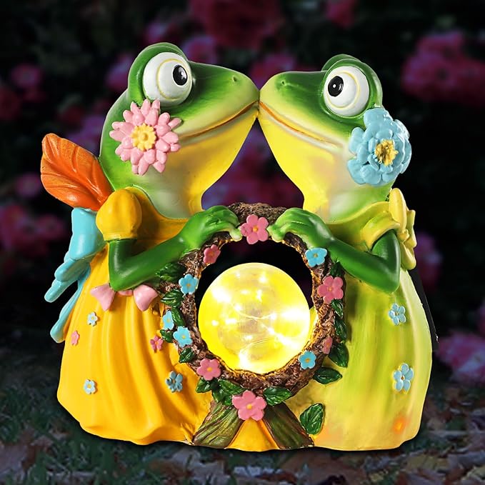 Solar Garden Decor Statue 6.5" Resin Kissing Frog Figurines with Glass Ball Waterproof Frog Decor for Outside Yard Patio Porch Decoration Gift for Mom Grandma Wife