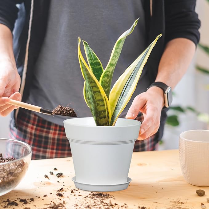 4 inch Small Plastic Nursery Pots, Seedling Pots, 16 Pack Plant Pots for Indoor Outdoor Plants, Flower Pots with Drainage Holes and Saucers, Decorative Planters for House Plants, White