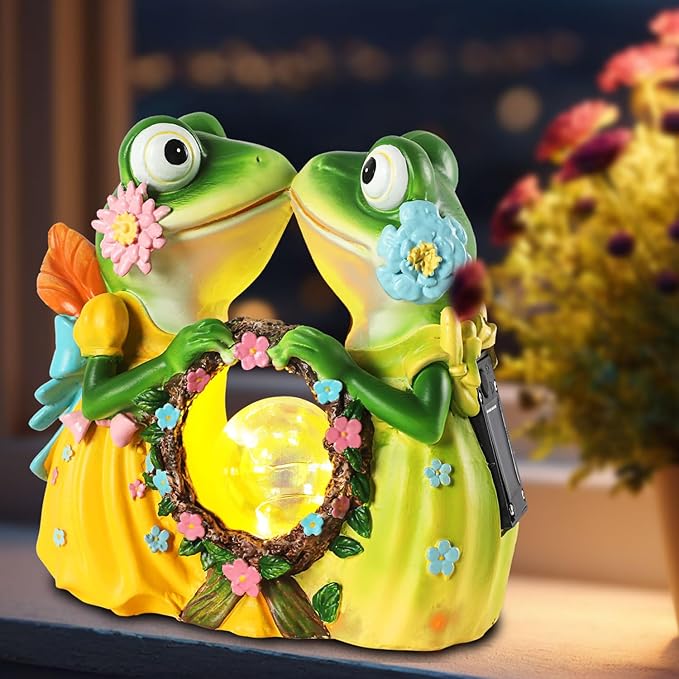 Solar Garden Decor Statue 6.5" Resin Kissing Frog Figurines with Glass Ball Waterproof Frog Decor for Outside Yard Patio Porch Decoration Gift for Mom Grandma Wife