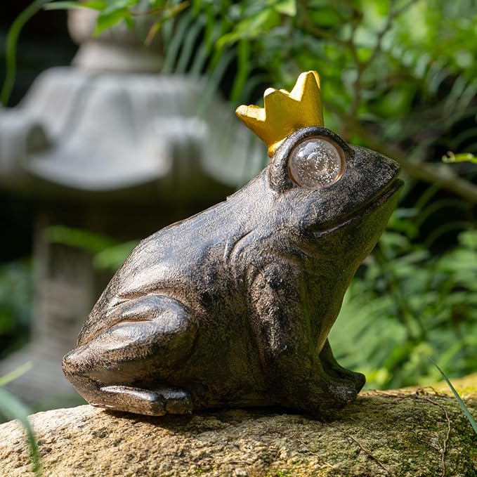 Garden Decor Statue Frog Prince,Solar Statue Decor Frog Prince,Resin Frogs Figurine with Solar Light for Patio,Balcony,Yard,Lawn Ornament,Perfect Garden Gift