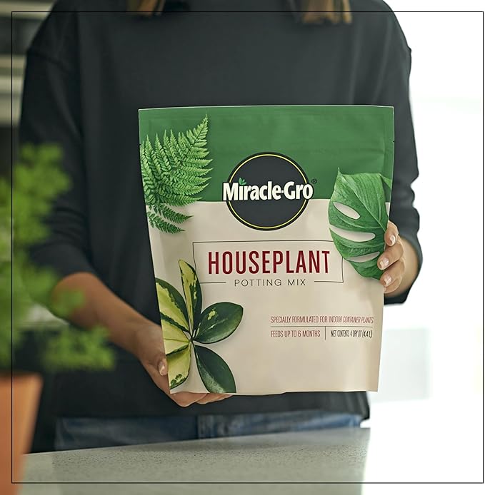 Miracle-Gro Houseplant Potting Mix: Fertilized, Perlite Soil for Indoor Gardening, Designed to Be Less Prone to Gnats, 4 qt.